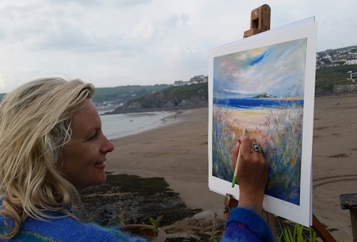 Emma Carter Bromfield painting on the beach